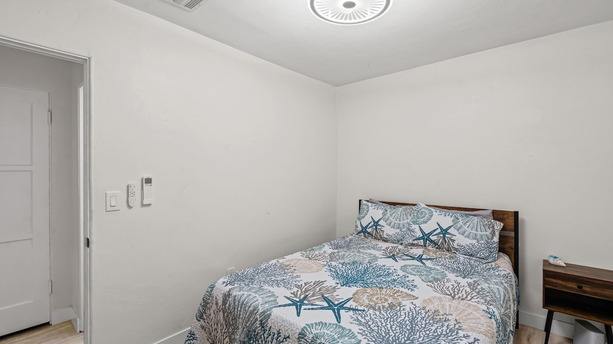 Vaše pokojné útočisko s čistou posteľnou bielizňou a pokojným spánkom.