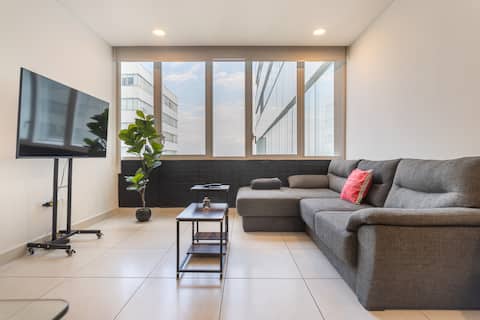 Top performing Airbnb: 5 min from Polanco| Walmart in front| 24/7 security in Naucalpan De Juárez