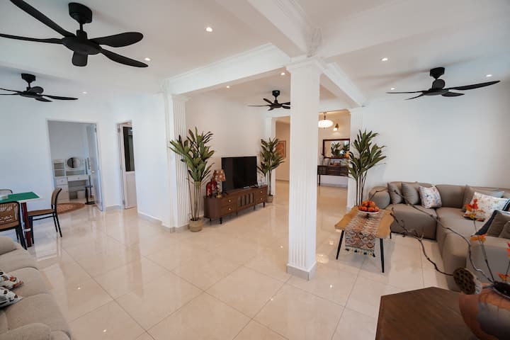 槟城 Seaview Beachfront 7br Pool Villa•临海七居泳池苑 22pax - Batu Ferringhi
