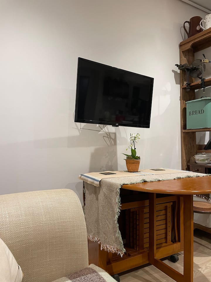 "Tucked-away" Flat 4, 104 High Street - Evesham