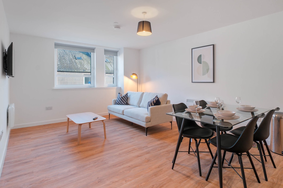 Two Bed Apartment in Aberdeen City Centre, Aberdeen