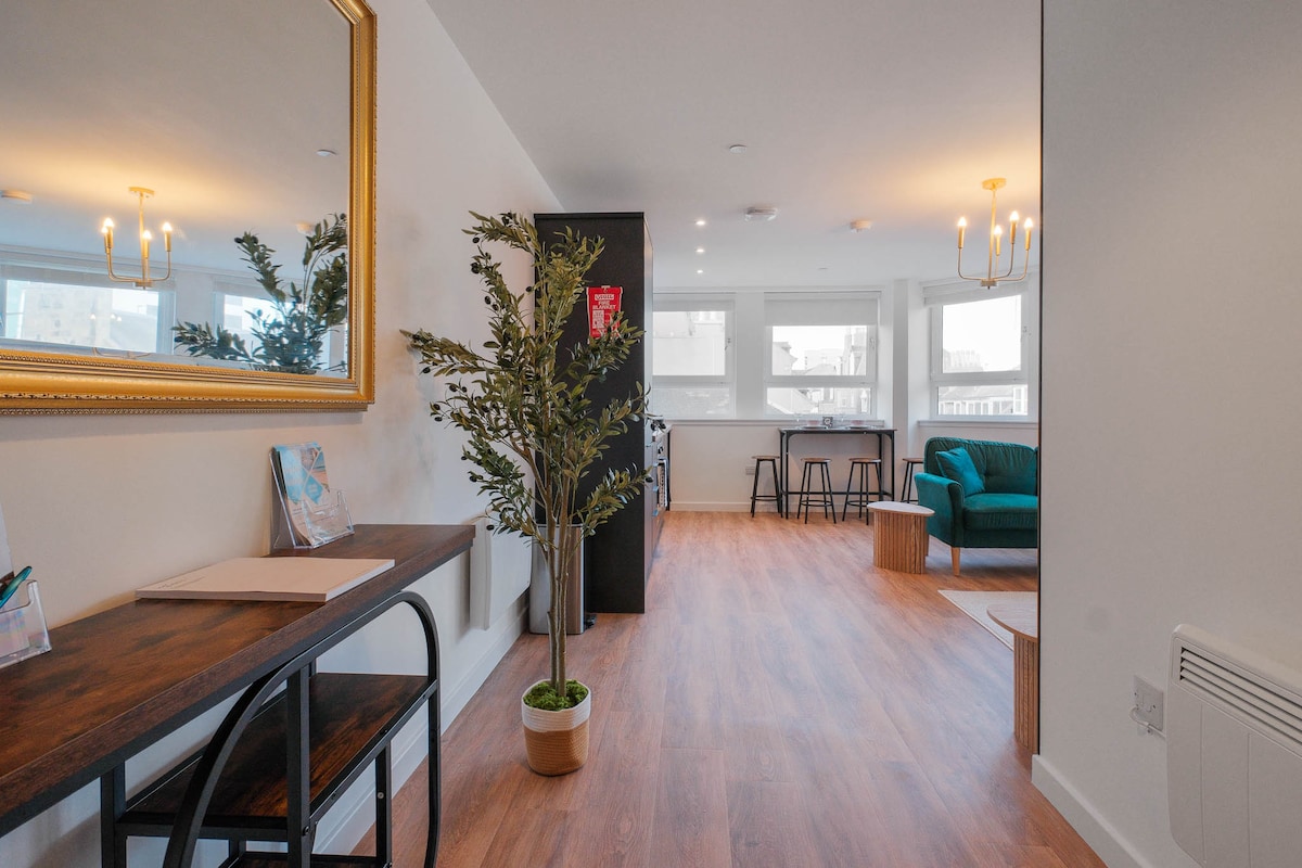 Three Bed Apartment in Aberdeen City Centre, Aberdeen