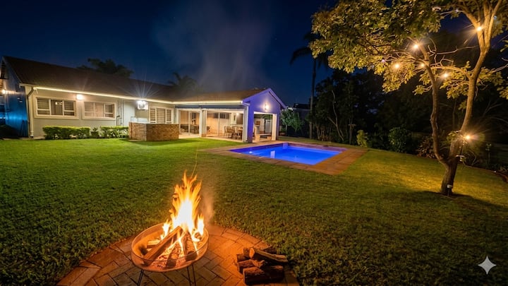 La Lucia Oasis | Walk To Beach | Sleeps 10 - Umhlanga