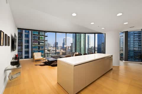 Successful Airbnb property: Panoramic Sky Suite High-Rise 3BR 3Bath in East Los Angeles