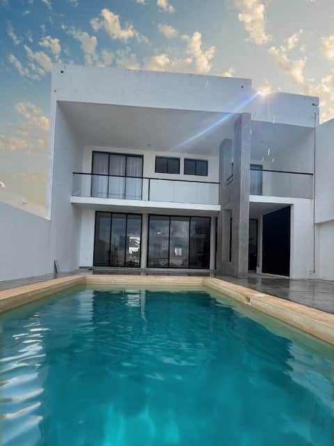 Family Beachfront House, Spacious & Comfortable