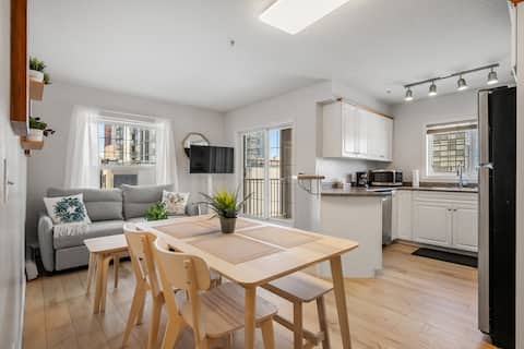 Popular Airbnb listing: Downtown Riverside Modern Stay w/free parking in Downtown East Village