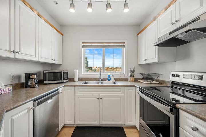 Downtown Riverside Modern Stay W/free Parking - Calgary