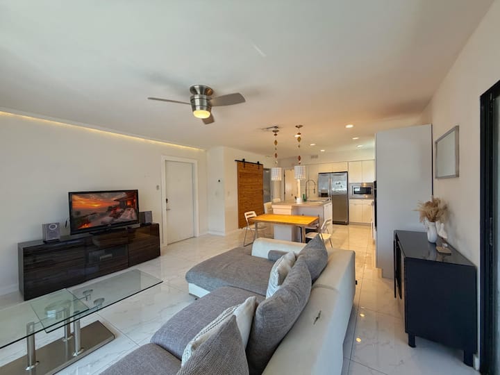 Bright 2br Coastal Suite #12 - Orchid Beach, Pompano Beach