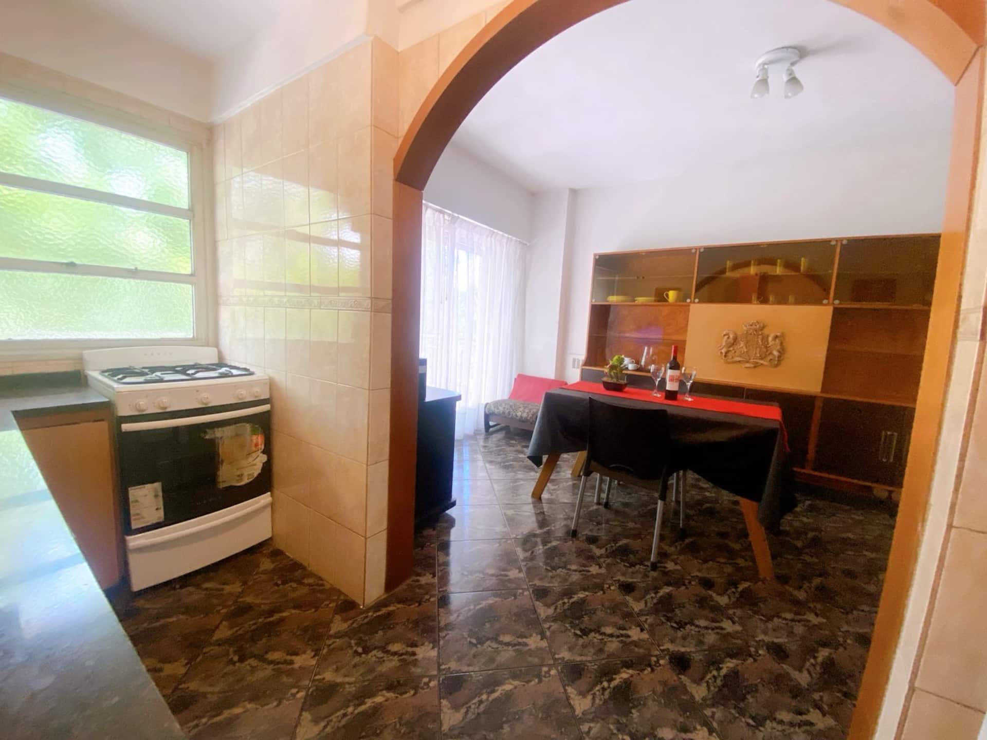 Bright two-room apartment facing Plaza Congreso in Monserrat