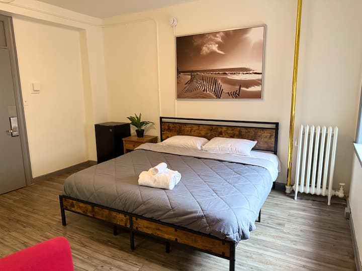 Amazing Private King Suite With En-suite Bathroom! - Seattle, WA