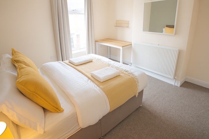 חדר מואר ונעים עם אור טבעי רך ☀️️