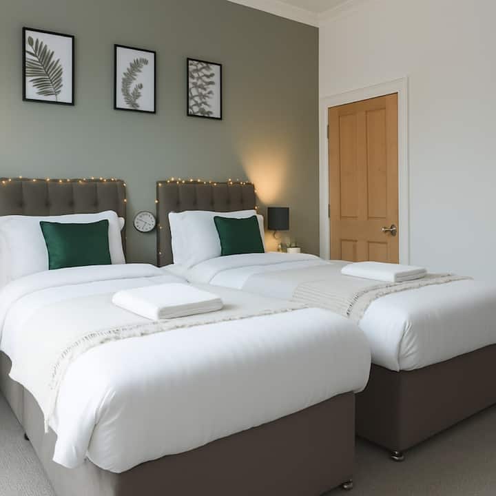 מיטות יחיד נעימות מוכנות לשהייה נוחה ️✨