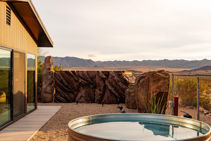 Sanktuary Haus | Spa | Pool | Joshua Tree View - Twentynine Palms, CA