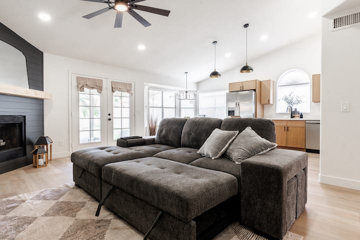 Modern Desert Stay With Pool | Heating & Cooling - Peoria, AZ