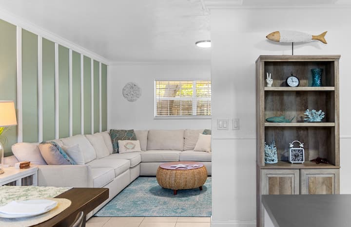 Coastal Vibes On Wilton Drive - Wilton Manors, FL