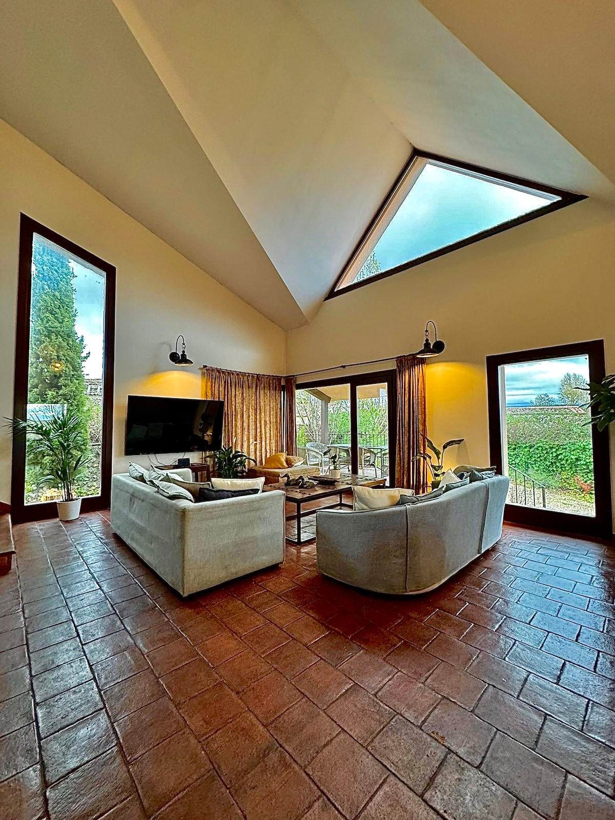 Magnificent house with heated pool in Segovia 2