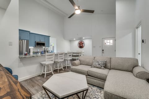 Top Airbnb: 3 Bedroom Duplex in the Heart of Frisco in Frisco