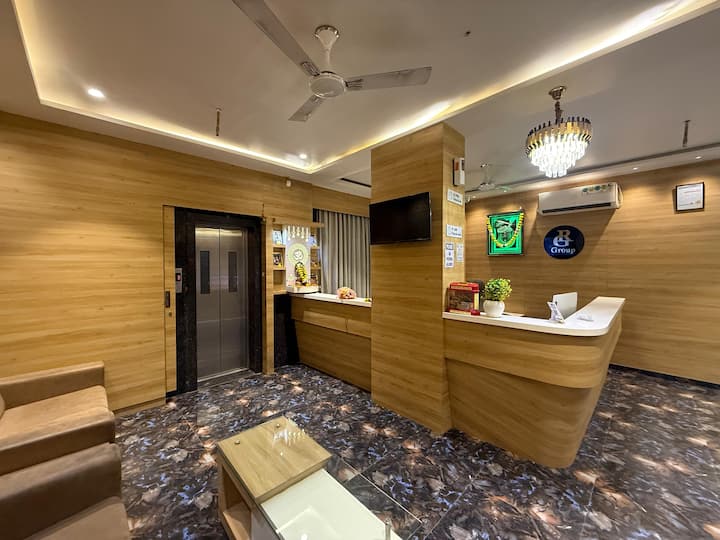 Family / Triple Bed In Vadodara | Ideal For Groups - 바도다라