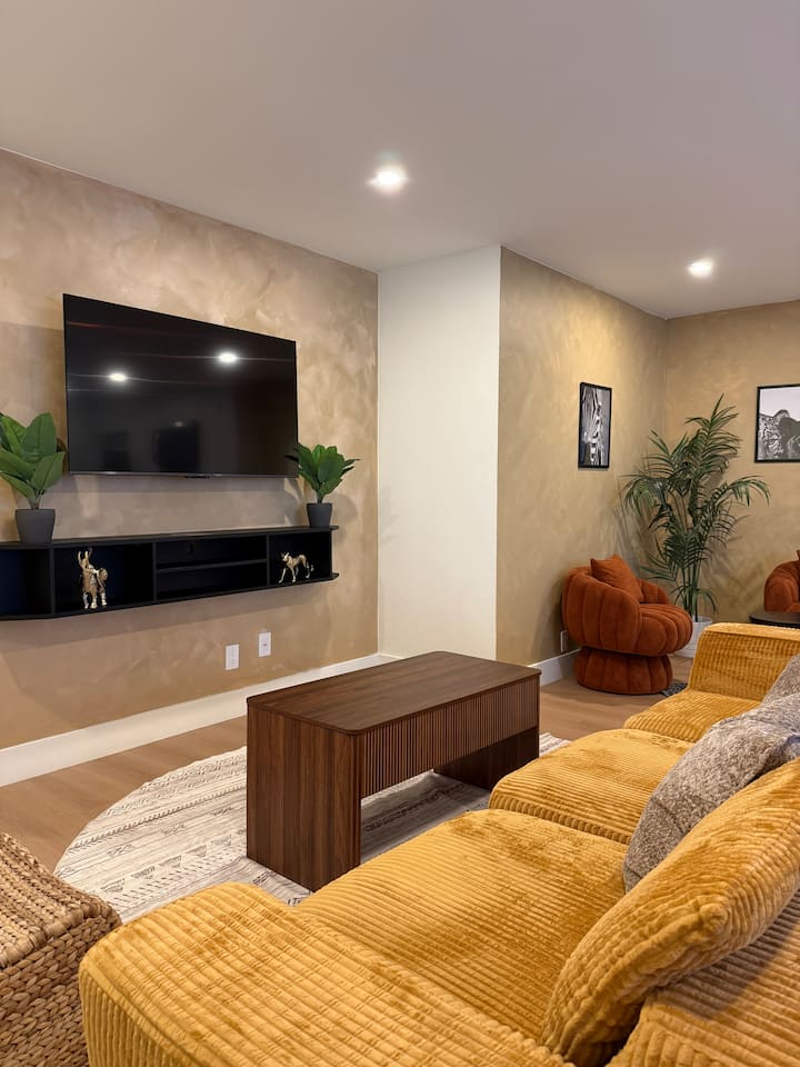 Modern Jungle Hideaway | Parking | Sunset Ave - Los Ángeles, CA