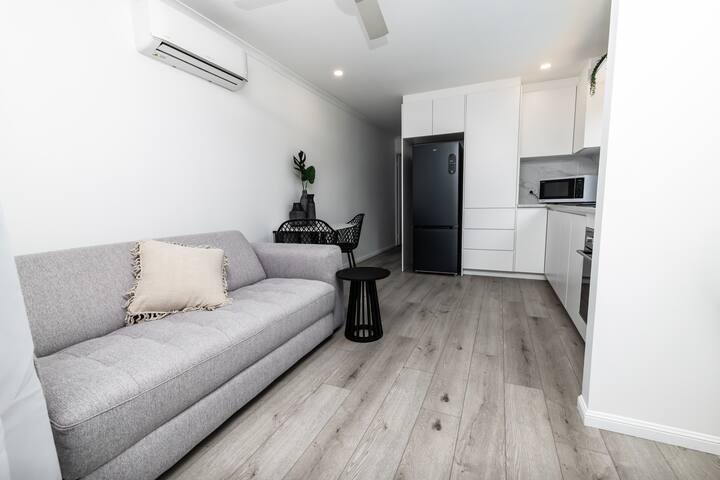Modern Flat - Easy M1 Access, Theme Parks & Logan - Springwood