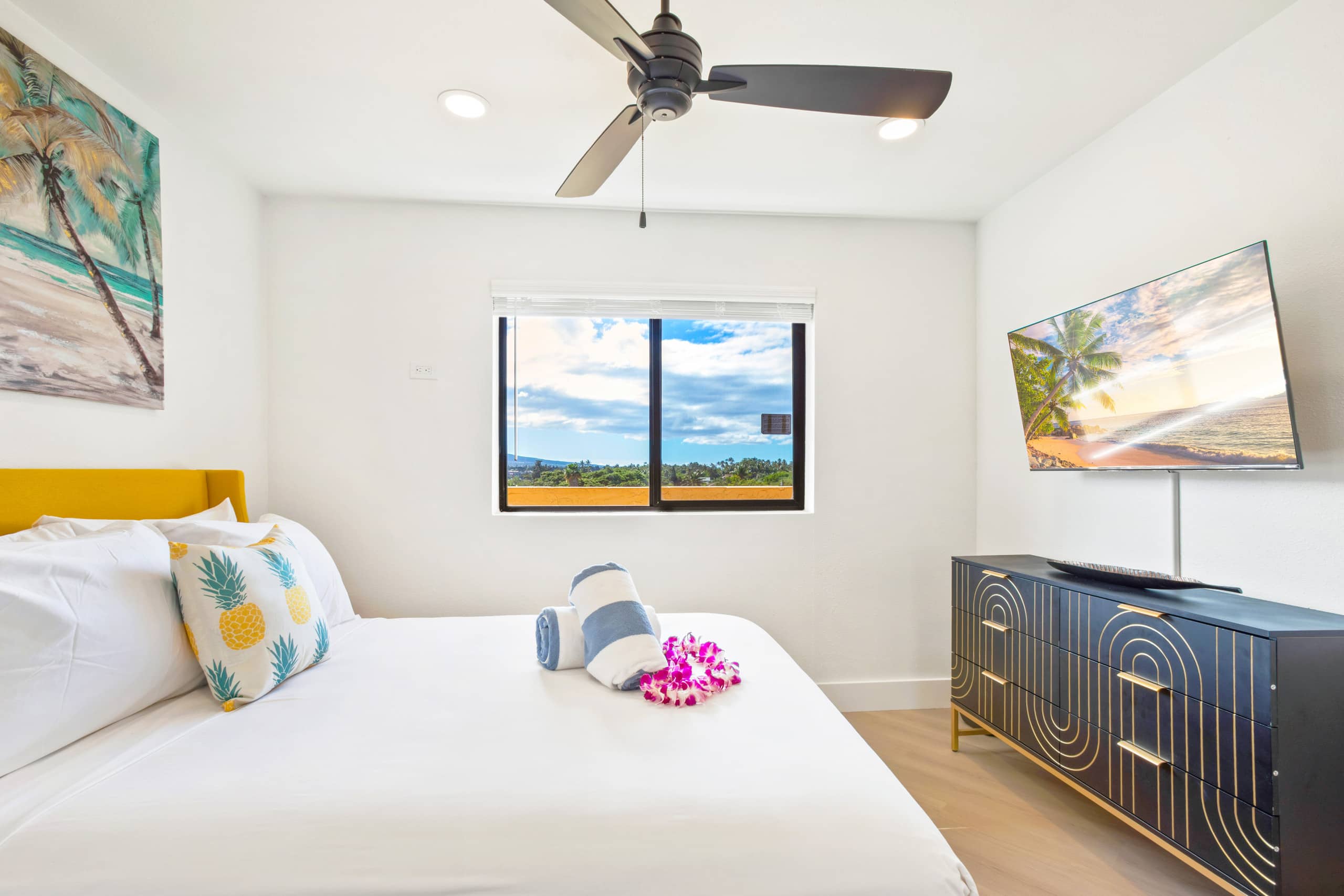 Island condo w/ beach access & pool - Image 13