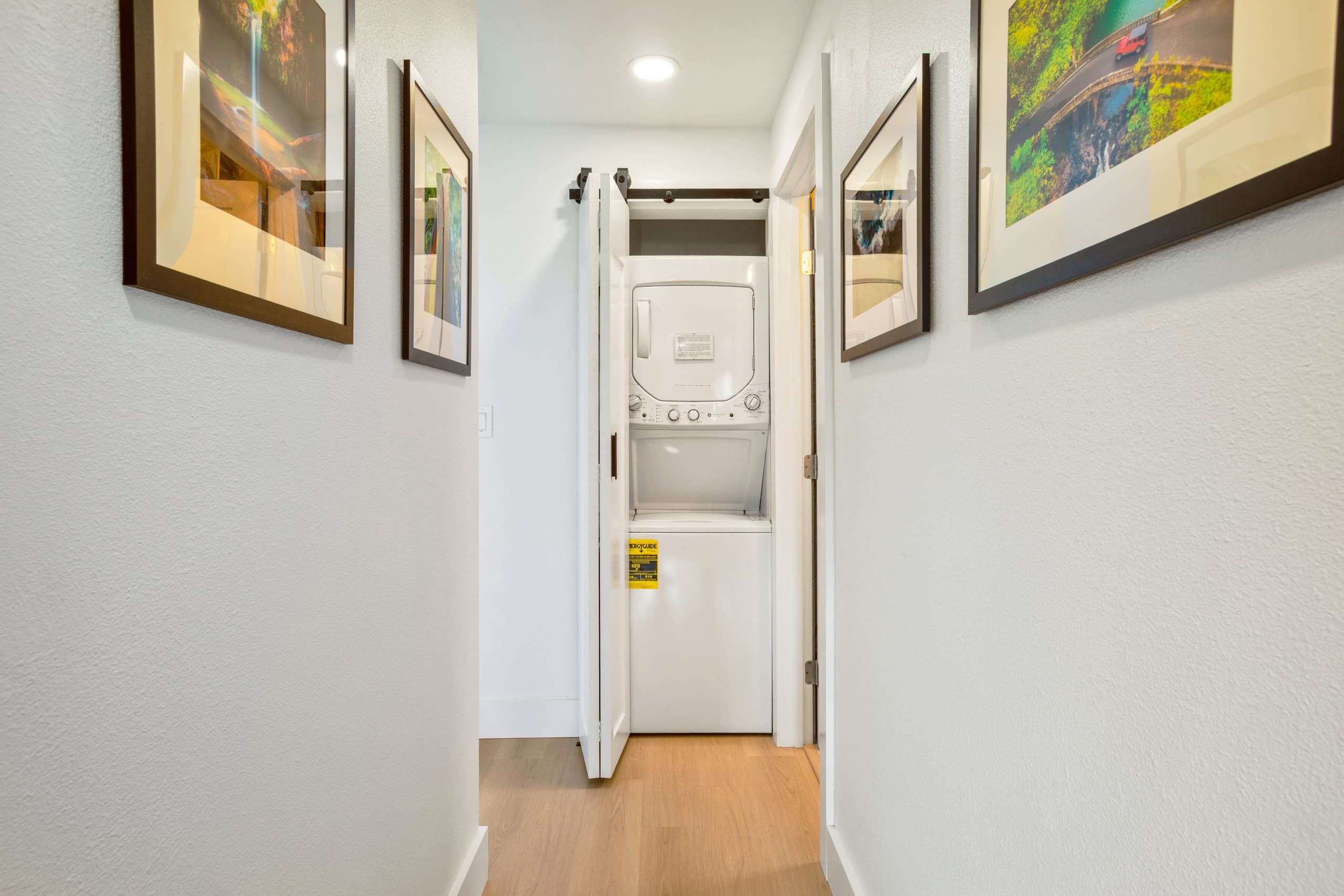Island condo w/ beach access & pool - Image 26