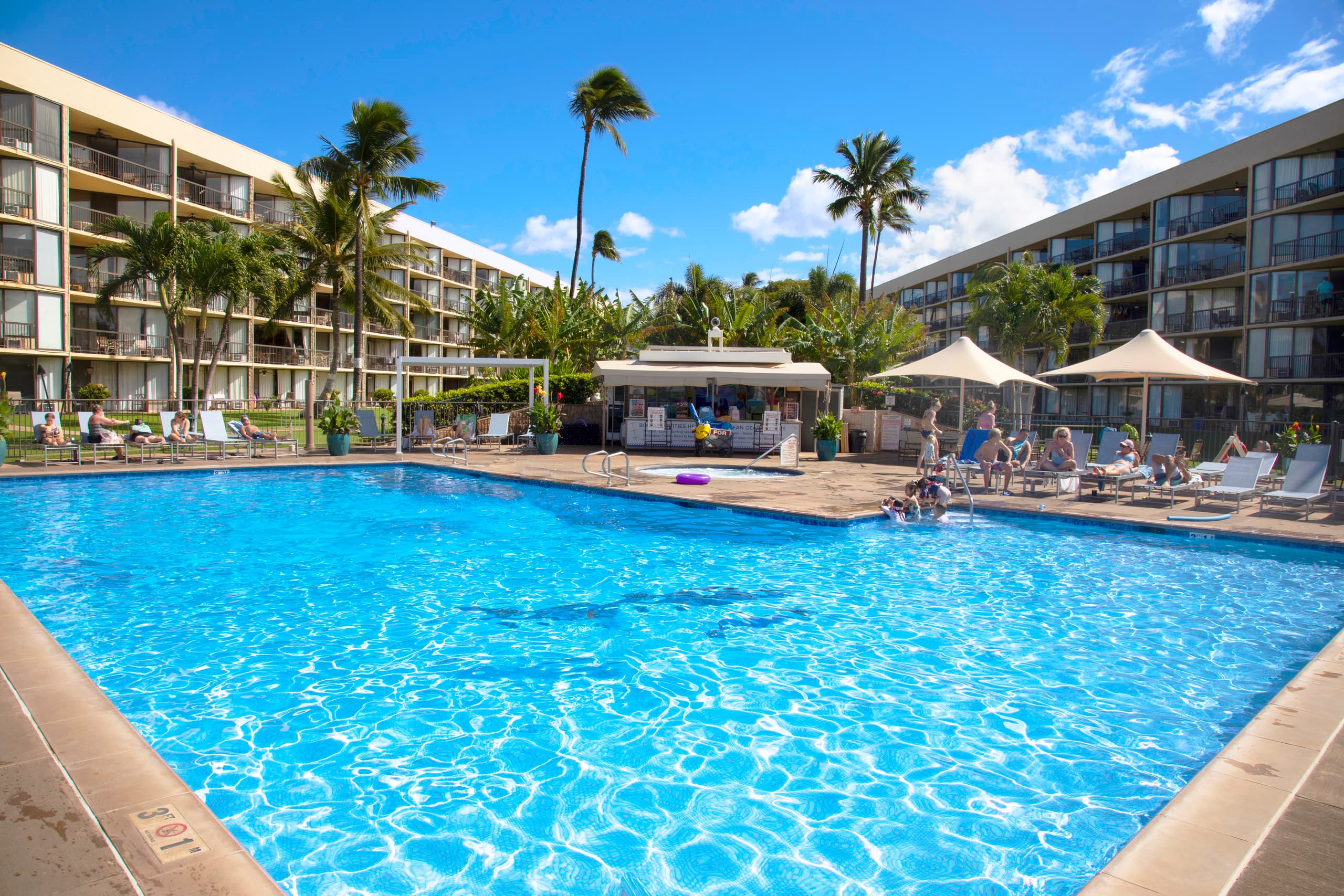Island condo w/ beach access & pool - Image 35