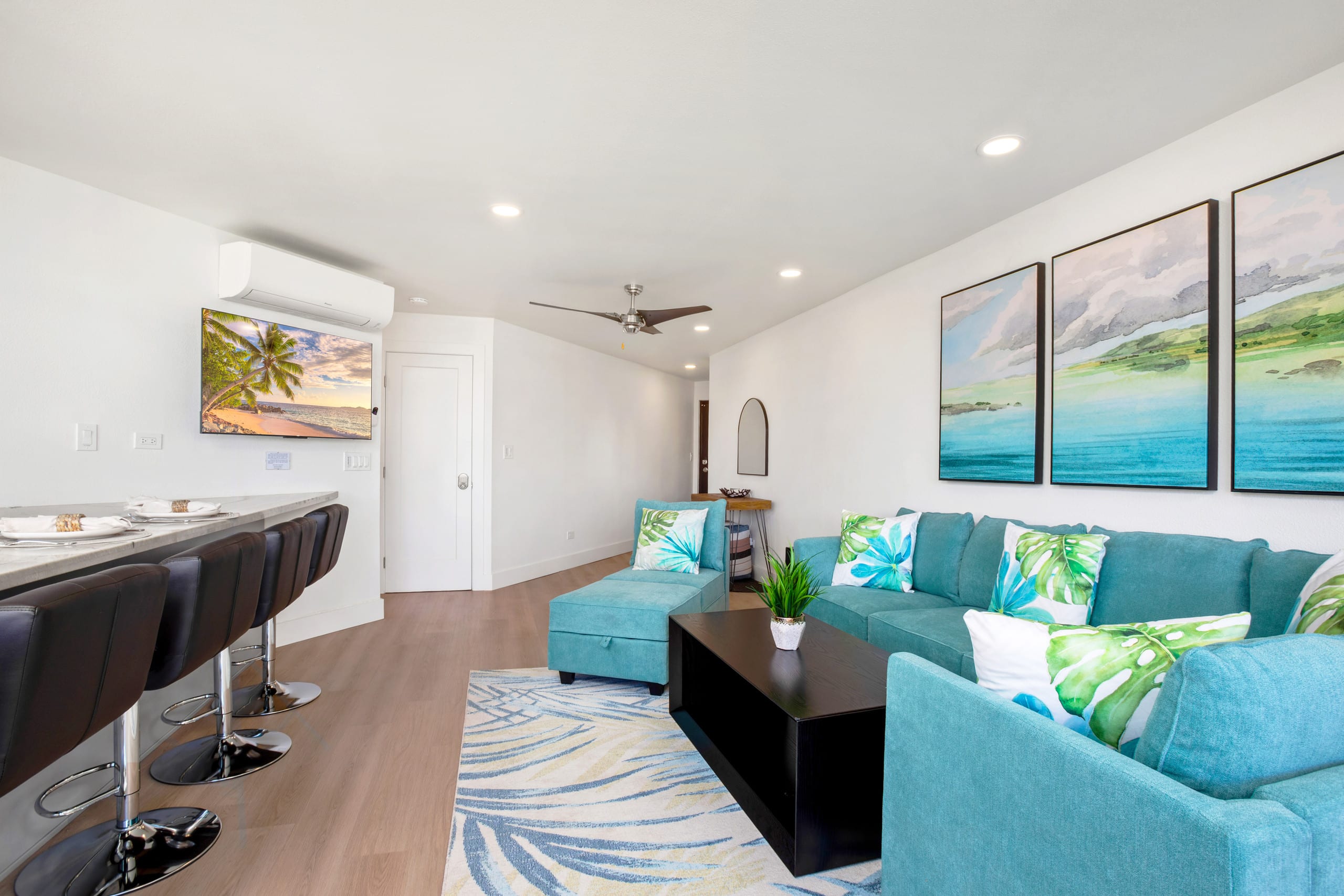 Island condo w/ beach access & pool - Image 2