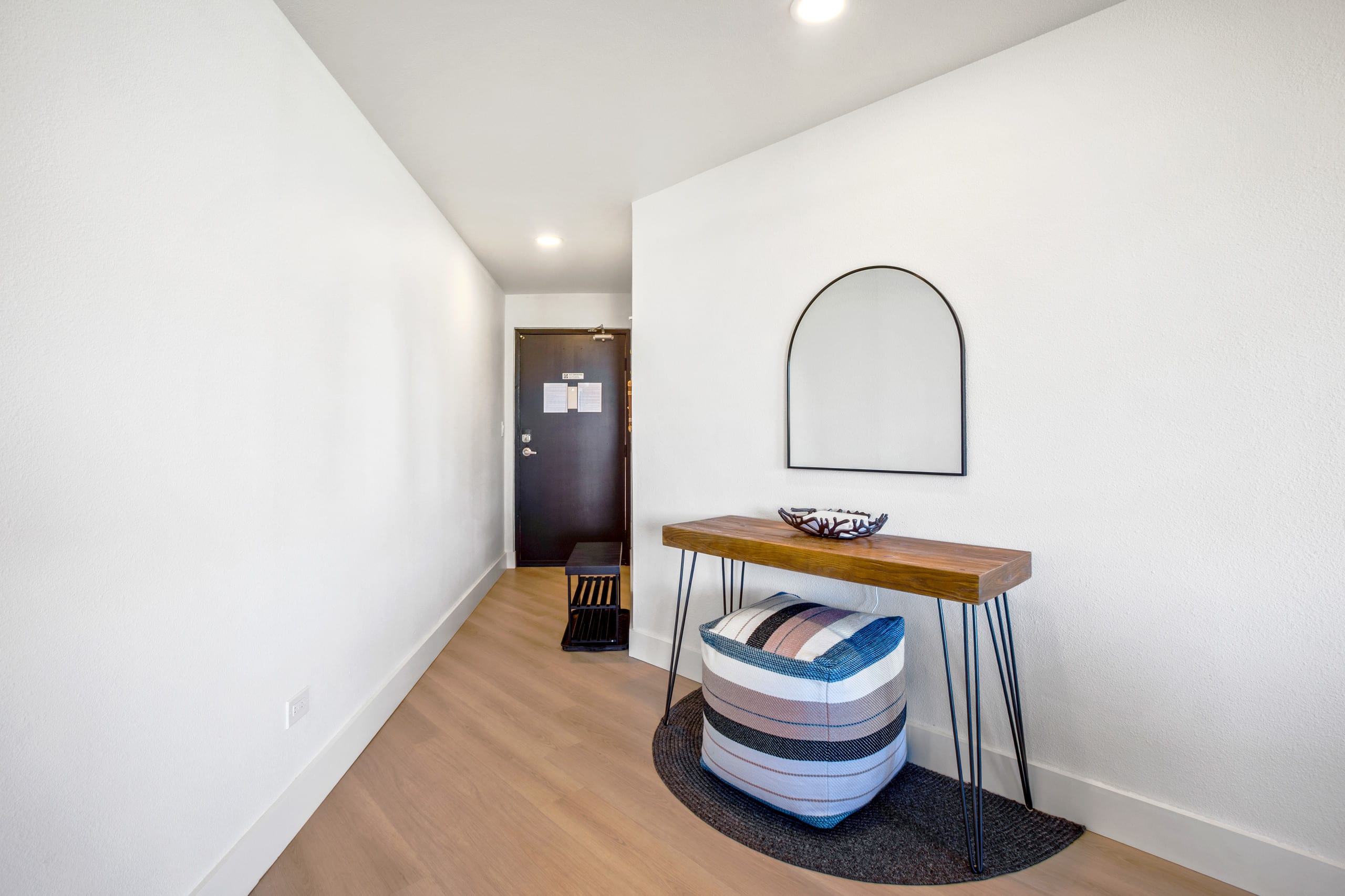 Island condo w/ beach access & pool - Image 4