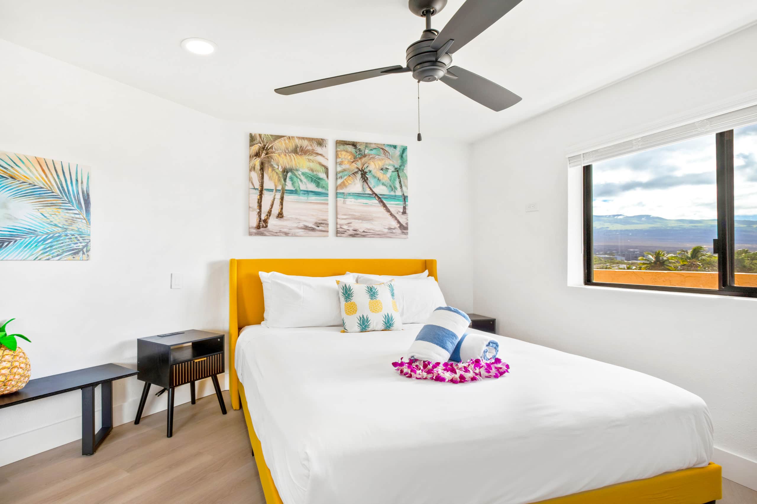Island condo w/ beach access & pool - Image 12
