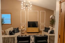 East Wichita: KingBeds w. Cinema & Park Views