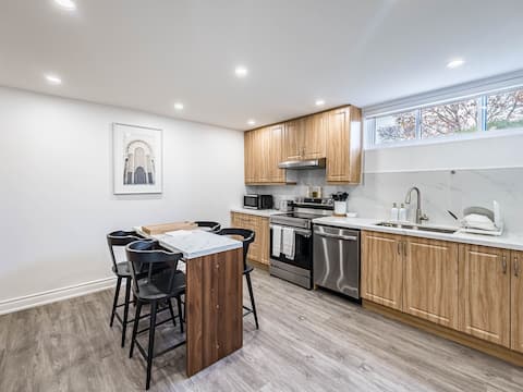 Top Airbnb: Beautifully Renovated Unit in Toronto in Etobicoke North
