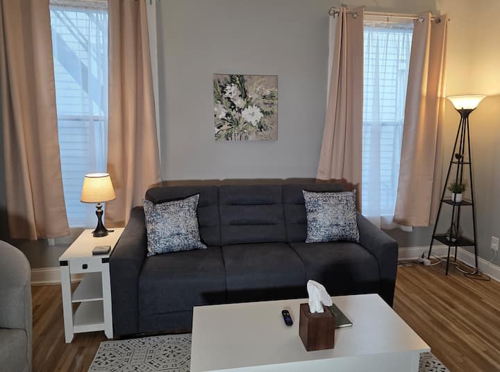 Relaxing 1 Bed, Dog Friendly Apartment With Deck - Topeka, KS