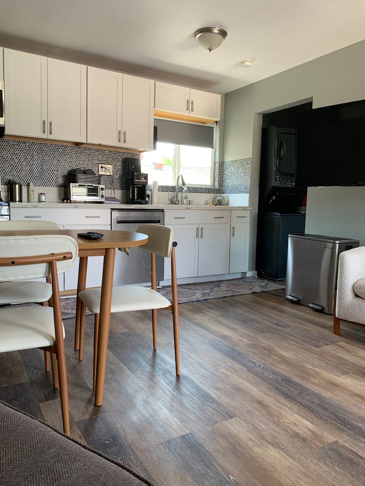 Fantastic Venice Apartment With Golf Course View - Santa Monica, CA