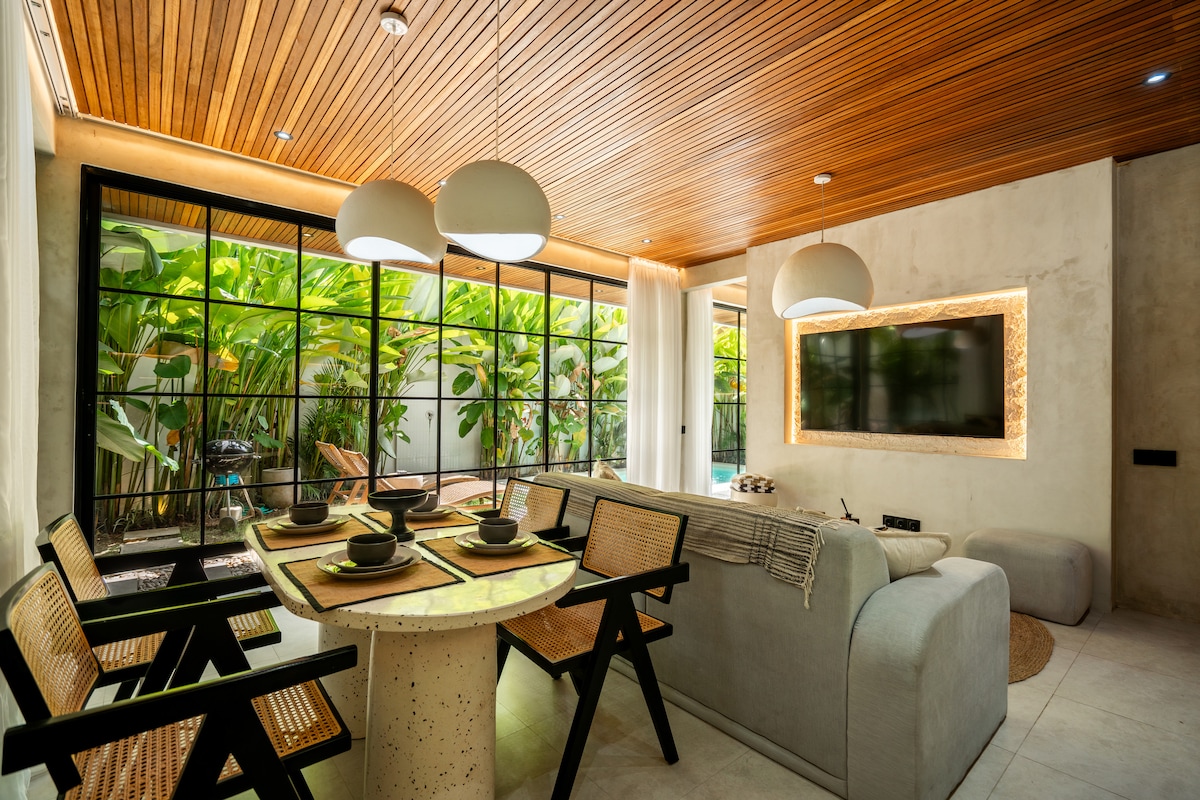 Villa in Sukawati · ★4.8 · 1 bedroom · 1 bed · 1 bath, порівнянний Airbnb