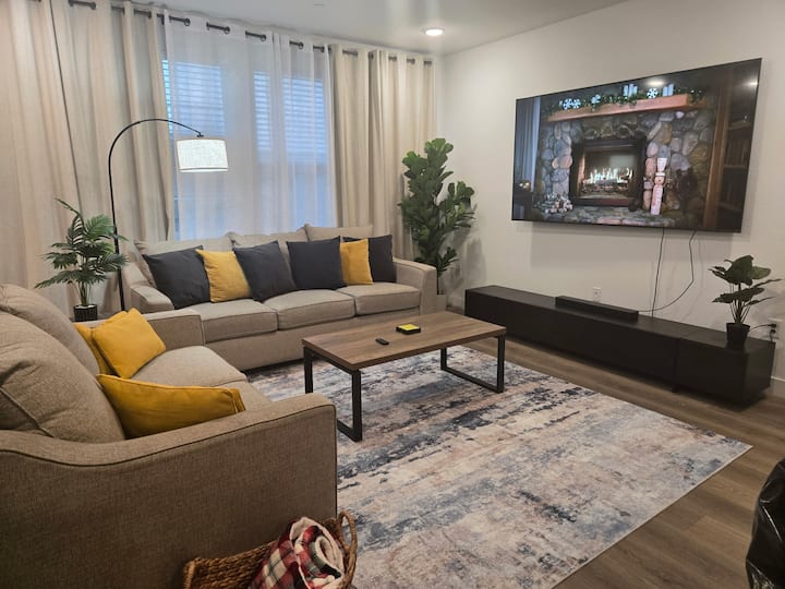 Perfect Spaces! 5bd 3bth Home In Prime Location! - Manteca, CA