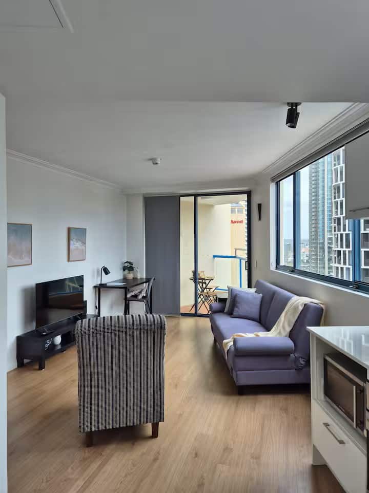Bright 1br Cbd Apt | River Views | Pool & Parking - Spring Hill