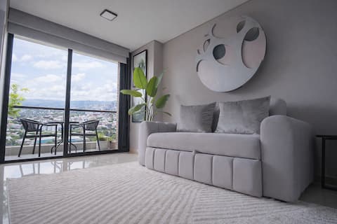 Popular Airbnb listing: Premium Studio | Skyline, Balcony, Pool & Gym in Bucaramanga