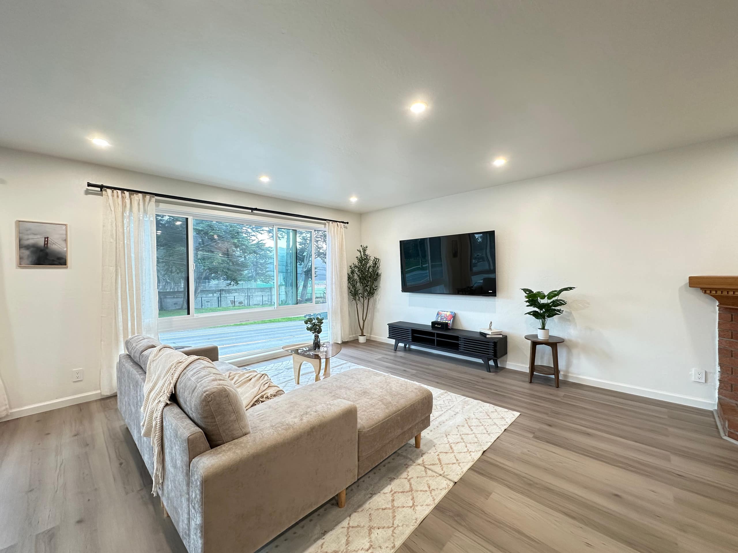Home in San Francisco · ★4.86 · 4 bedrooms · 5 beds · 2 baths - Image 8