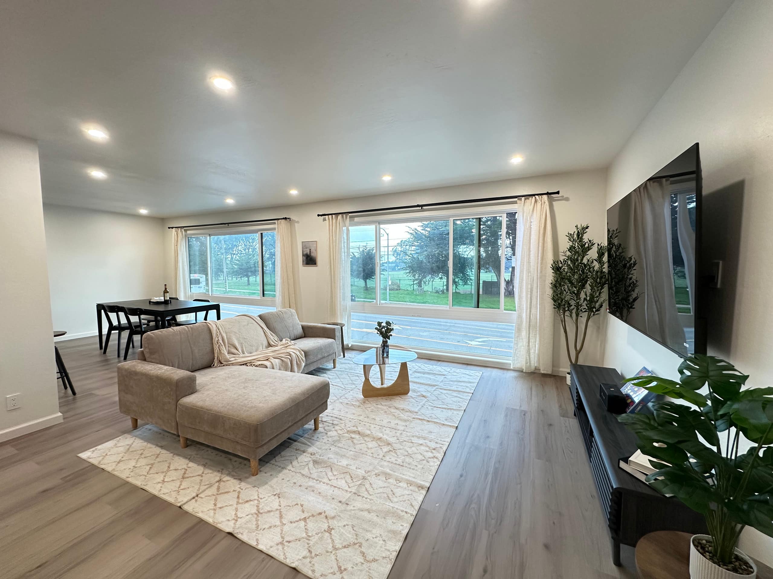 Home in San Francisco · ★4.86 · 4 bedrooms · 5 beds · 2 baths - Image 2