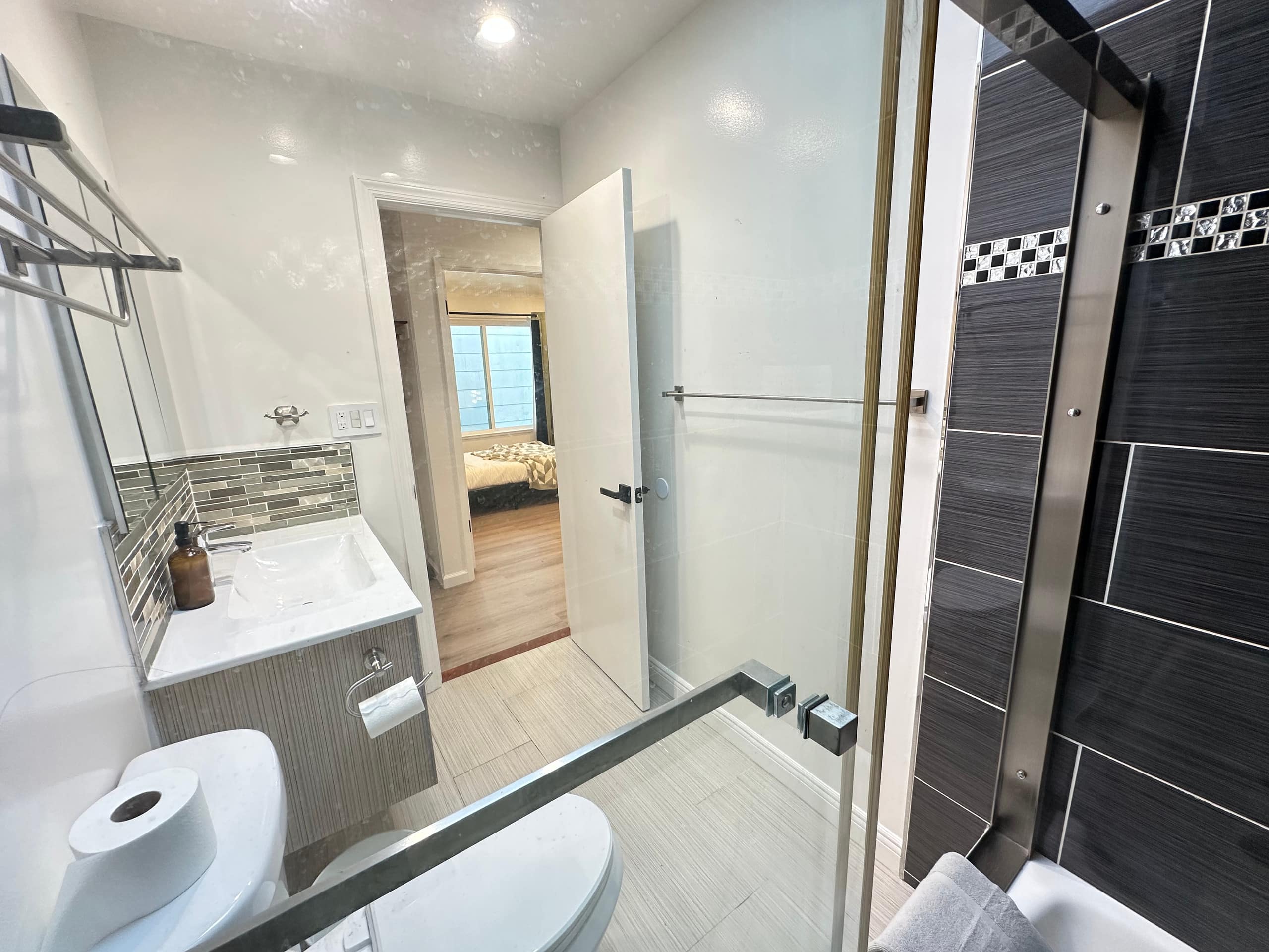 Home in San Francisco · ★4.86 · 4 bedrooms · 5 beds · 2 baths - Image 92