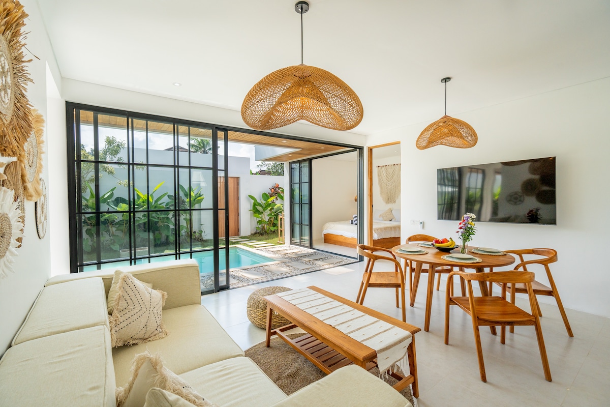 Villa in Sukawati · ★4.7 · 2 bedrooms · 2 beds · 2 baths, pembanding Airbnb