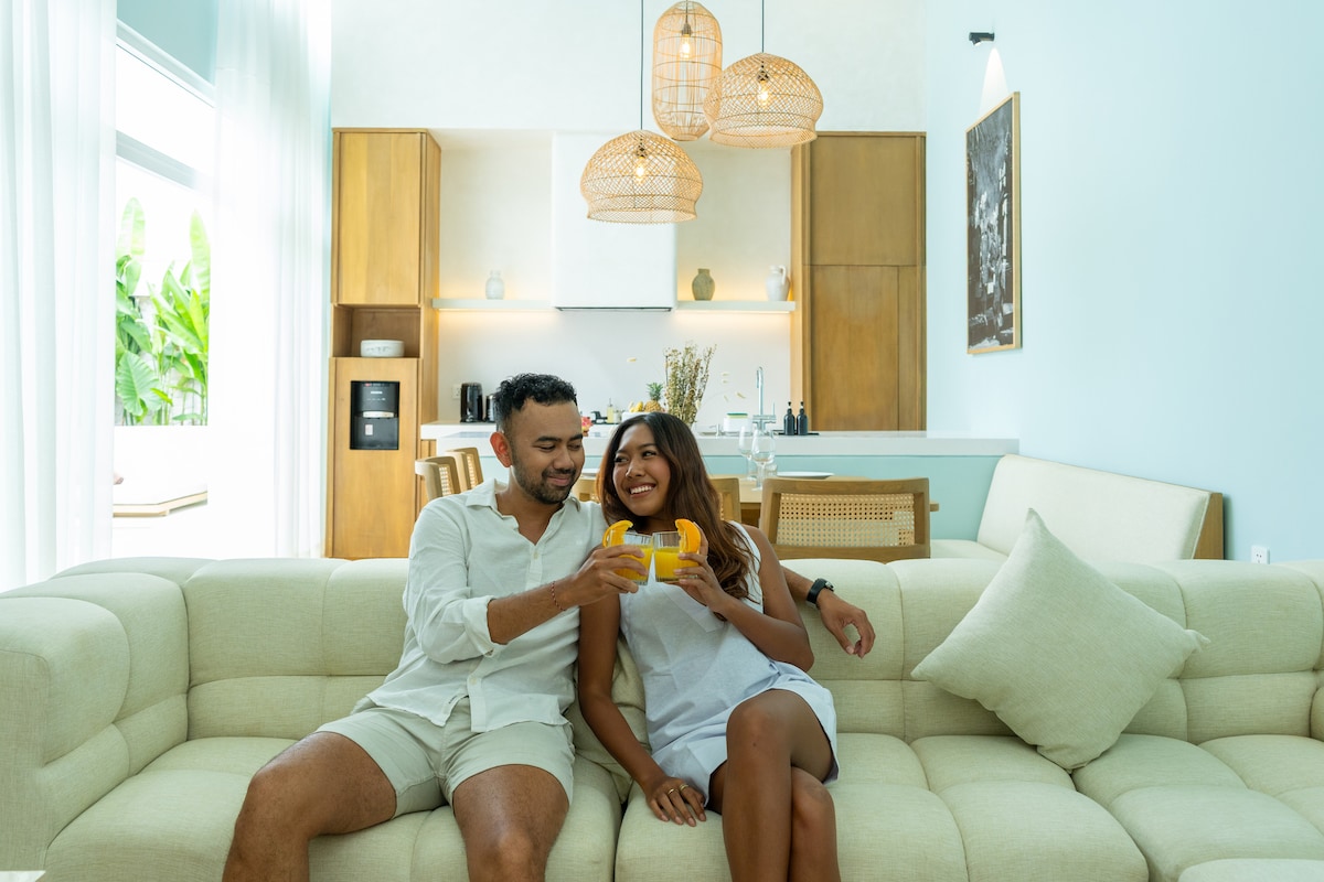 Villa in Bingin Beach · ★4.94 · 4 bedrooms · 4 beds · 5 baths, Airbnb karşılaştırması