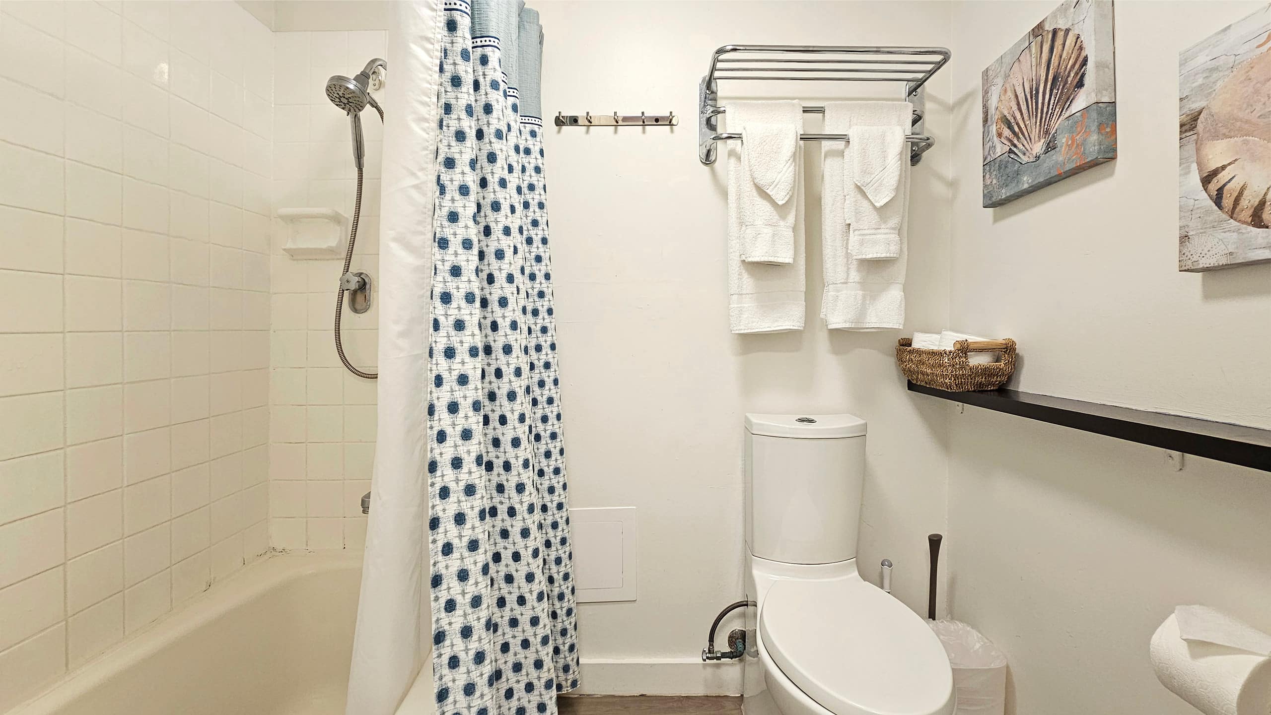 Waikīkī Grand Hotel® | Queen studio for 2+Kitchen - Image 18