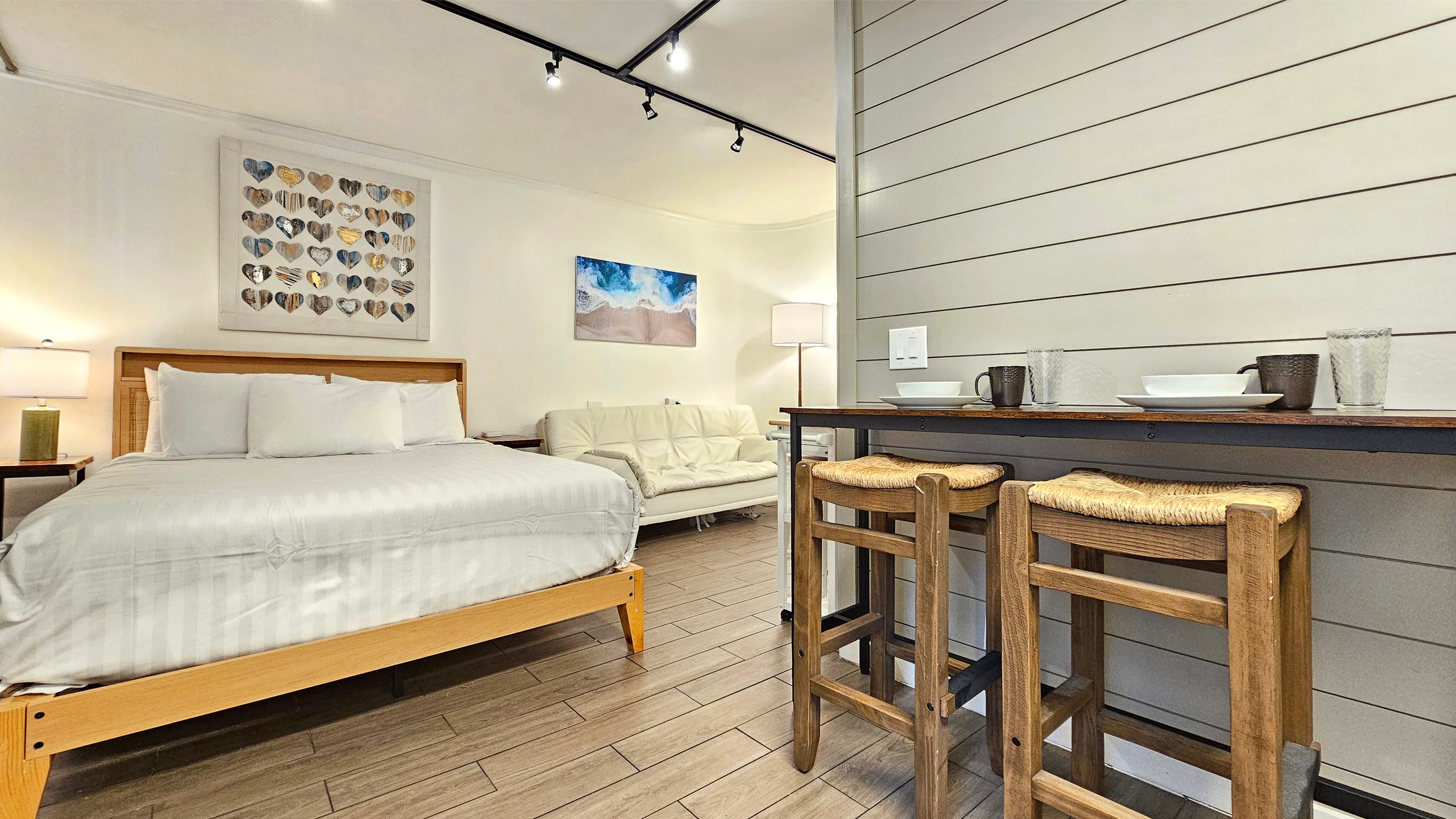 Waikīkī Grand Hotel® | Queen studio for 2+Kitchen - Image 38