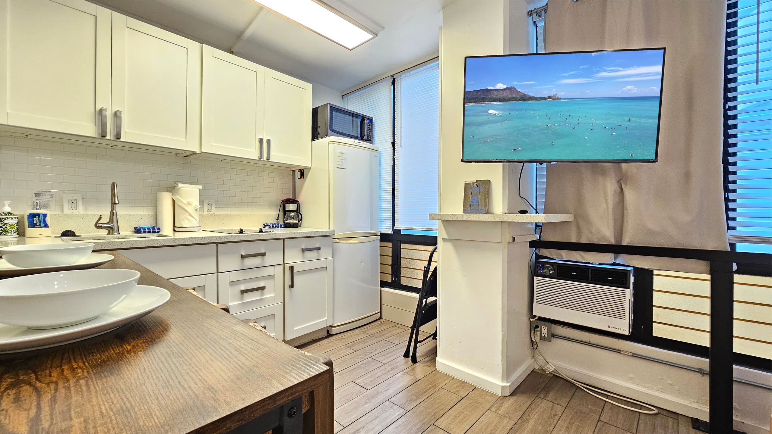 Waikīkī Grand Hotel® | Queen studio for 2+Kitchen - Image 6