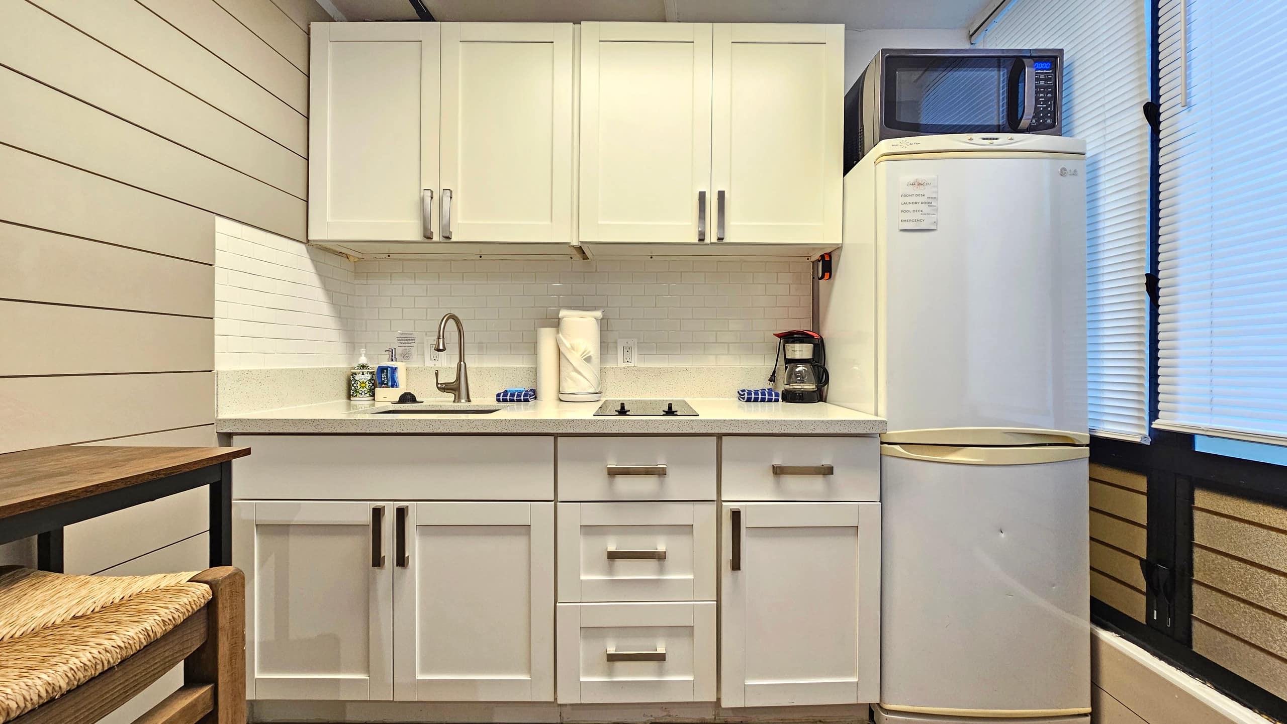 Waikīkī Grand Hotel® | Queen studio for 2+Kitchen - Image 7