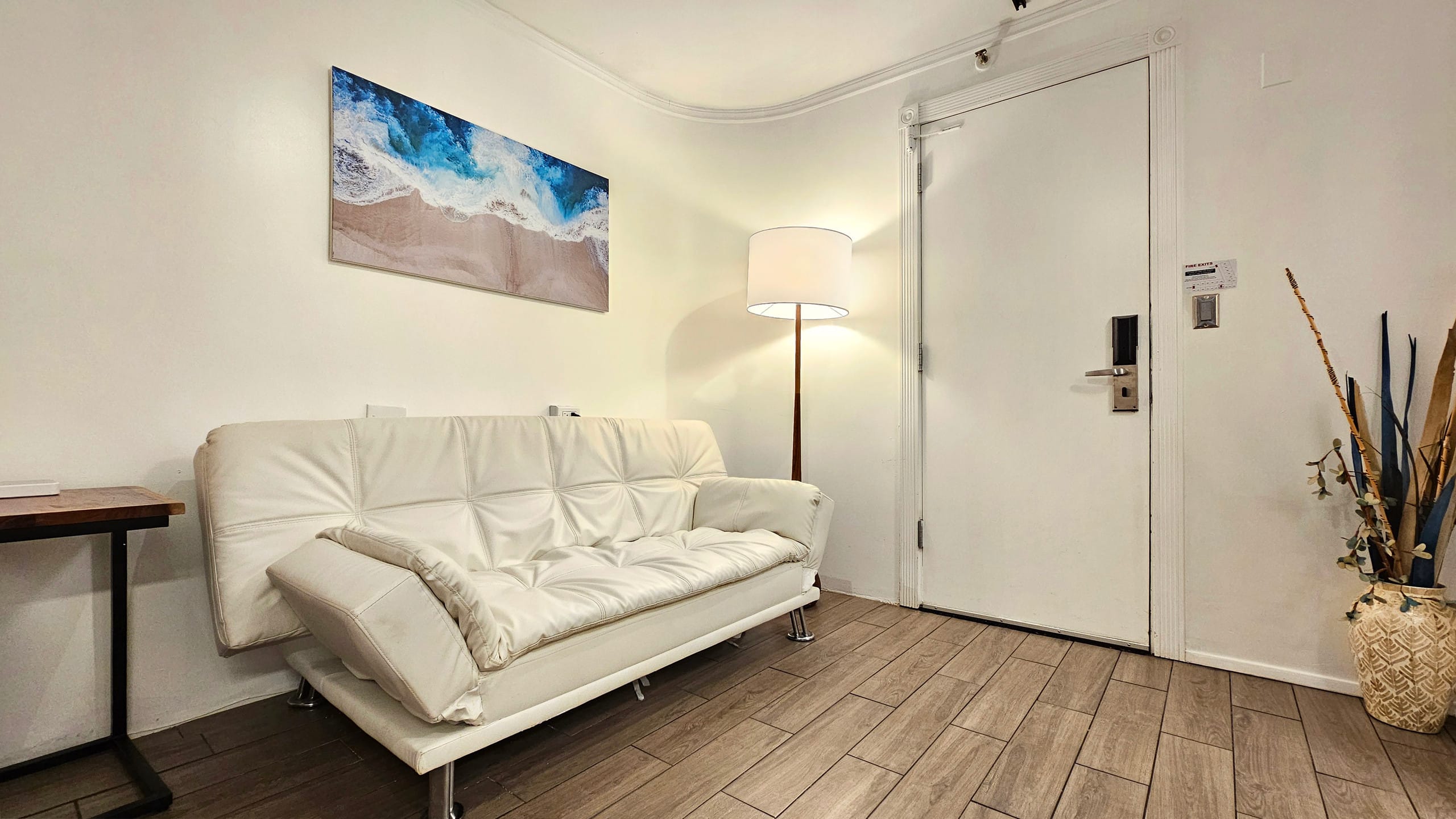 Waikīkī Grand Hotel® | Queen studio for 2+Kitchen - Image 3