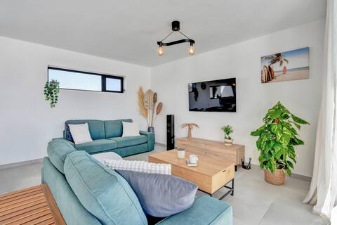 Anuncio de Airbnb popular: House with pool in Lajares en La Oliva
