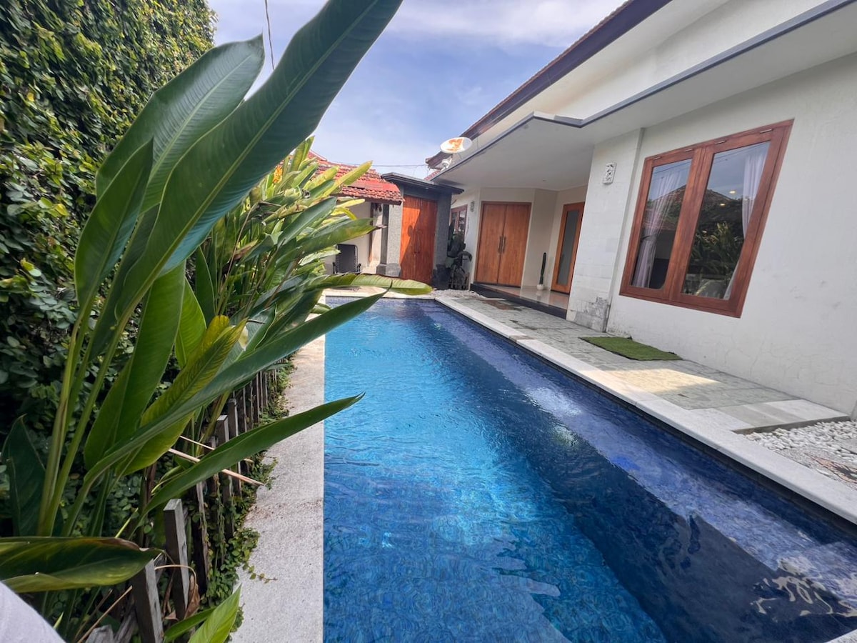Villa in Denpasar Selatan · 2 bedrooms · 2 beds · 2 private baths, порівнянний Airbnb